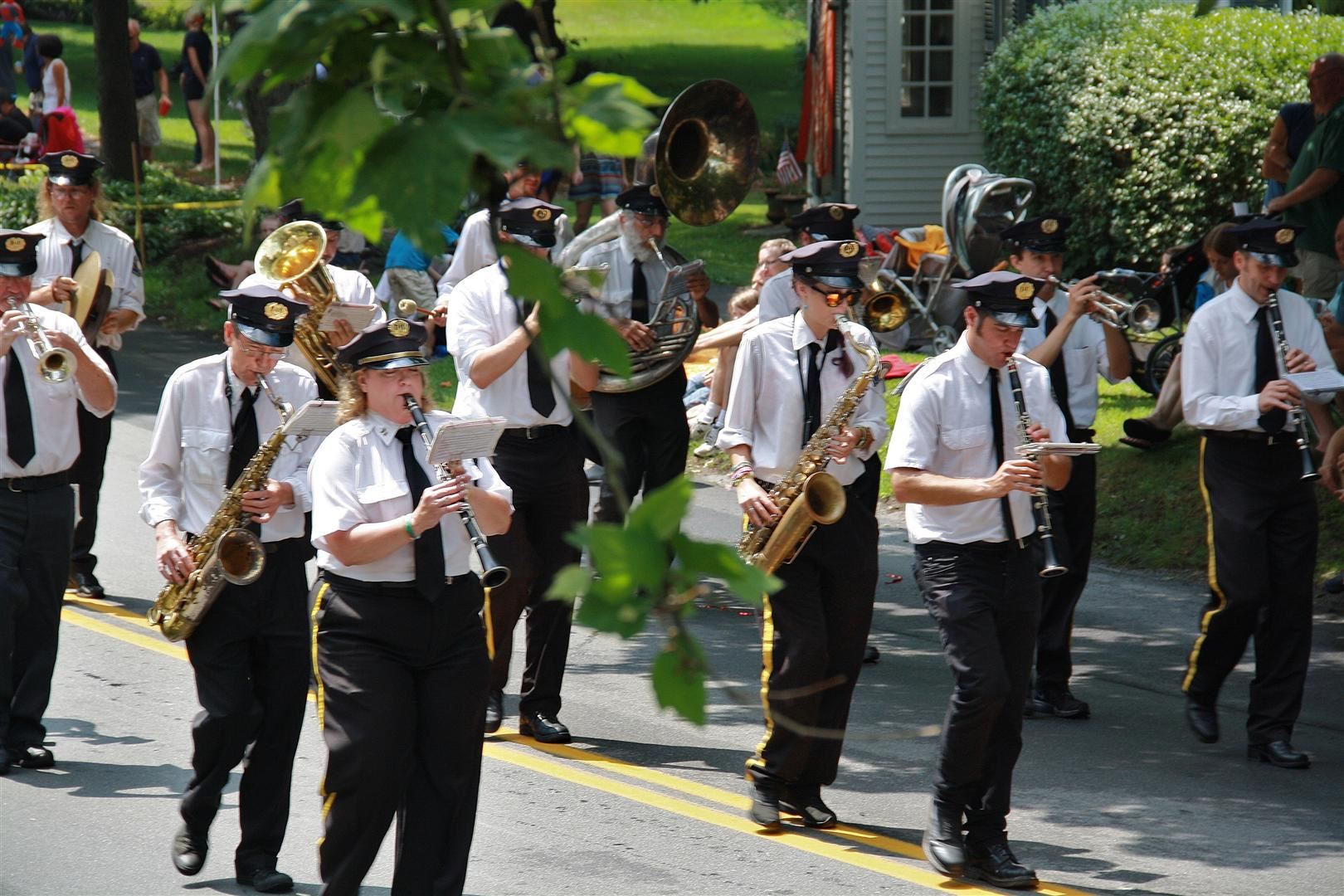 Parade Band 3